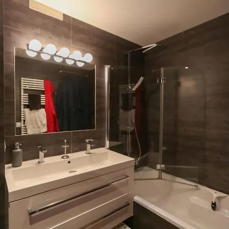 Large Flat With Terraces Appartamento
